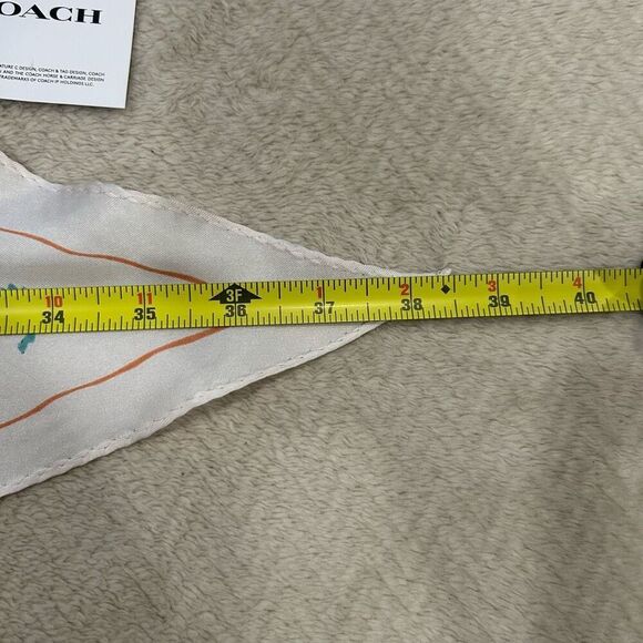 NWT Coach Tea Rose Print Silk Diamond Scarf - Picture 5 of 8